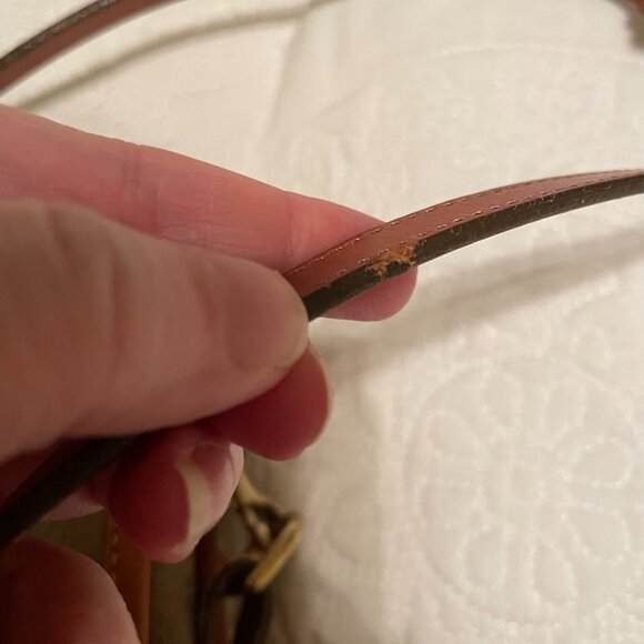 Vintage Dooney & Bourke Big Duck Crossbody handbag damage on strap - Picture 3 of 11